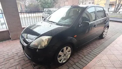 Usata Ford Fiesta Titanium 68 CV (50 kW) 2007 Berlina