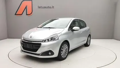 Grigio argento Usata 2016 Peugeot 208 Active Utilitaria | 7390 € (Buon prezzo)