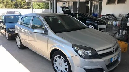 Argento Usata 2004 Opel Astra Club Station wagon | 2000 € (Cara)