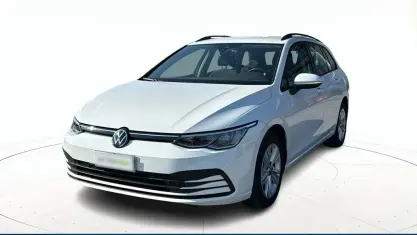 Usata VW Golf VIII Life 116 CV (85 kW) 2024 Bianco / pastello Station wagon