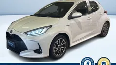 Bianco pastello Usata 2021 Toyota Yaris Hybrid Trend Tre volumi | 17.200 € (Buon prezzo)