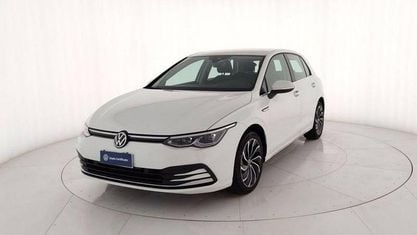 Begagnad VW Golf VIII Style 131 HK (96 kW) 2021 Vit Sedan
