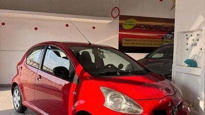 Usata Toyota Aygo Connect Style 68 CV (50 kW) 2010 Rosso Utilitaria