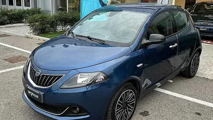 Usata Lancia Ypsilon 69 CV (50 kW) 2022 Blu Utilitaria