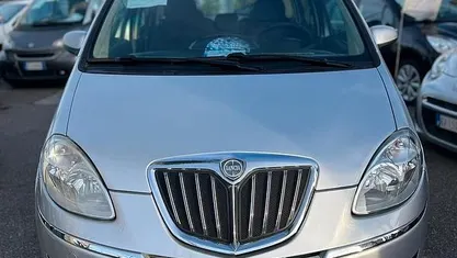 Usata Lancia Musa S 95 CV (69 kW) 2010 Grigio Monovolume