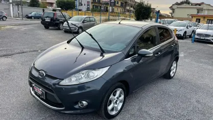 Usata Ford Fiesta Titanium 96 CV (70 kW) 2010 Grigio Berlina