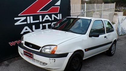 Usata Ford Fiesta 75 CV (55 kW) 2002 Bianco Berlina
