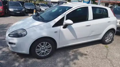 Usata Fiat Punto Lounge 69 CV (50 kW) 2016 Bianco Utilitaria