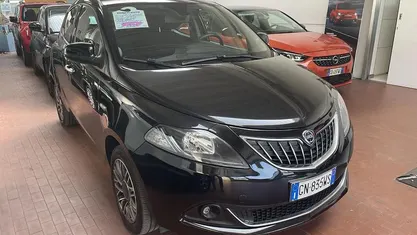 Nero Usata 2023 Lancia Ypsilon Gold Due volumi | 13.901 € (Buon prezzo)