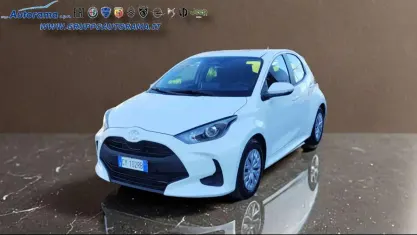 Usata Toyota Yaris Active 92 CV (67 kW) 2025 Bianco Utilitaria