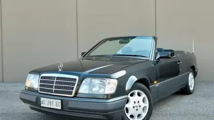 Käytetty Mercedes E200 136 HP (100 kW) 1994 Harmaa Avoauto