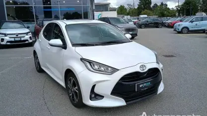 Usata Toyota Yaris Hybrid 92 CV (67 kW) 2024 Bianco Utilitaria