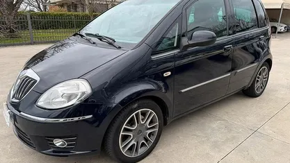 Usata Lancia Musa 95 CV (69 kW) 2011 Blu Monovolume