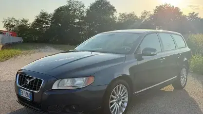 Usata Volvo V70 Summum 175 CV (128 kW) 2010 Bluazzurro Station wagon
