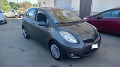 Grigio Usata 2010 Toyota Yaris Sol Tre volumi | 3999 € (Buon prezzo)