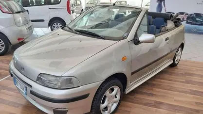 Usata Fiat Punto Cabriolet 60 CV (44 kW) 1999 Argento Cabrio