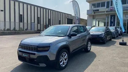 Grigio(met.) Usata 2023 Jeep Avenger Altitude SUV | 21.500 € (Buon prezzo)
