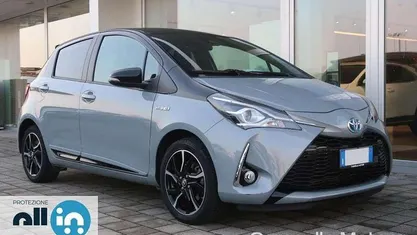 Grigio Usata 2018 Toyota Yaris Hybrid Edition Due volumi | 12.300 € (Buon prezzo)