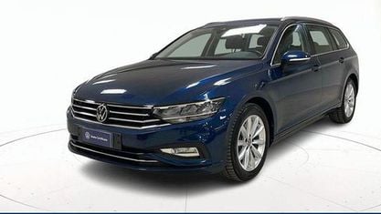 Usata VW Passat Business 150 CV (110 kW) 2023 Blu / pastello Station wagon