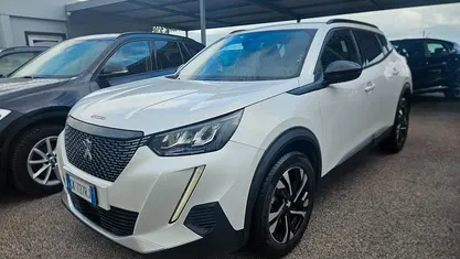 Usata Peugeot 2008 Allure 130 CV (95 kW) 2022 Bianco SUV