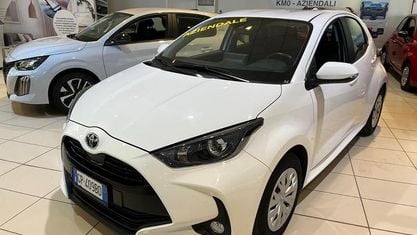 Gebraucht Toyota Yaris Hybrid Business Edition 92 PS (67 kW) 2023 Weiß Kleinwagen