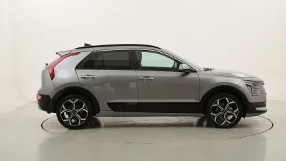 Usata Kia Niro 141 CV (103 kW) 2023 Grigiogrigio SUV