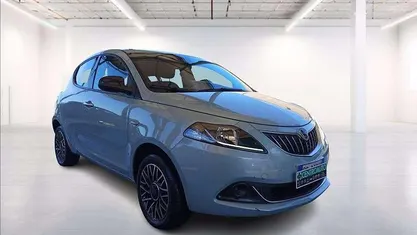 Verde rugiada Usata 2024 Lancia Ypsilon S Due volumi | 12.900 € (Buon prezzo)