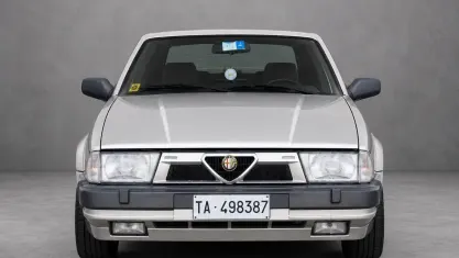 Usata Alfa Romeo 75 165 CV (121 kW) 1992 Argento Berlina