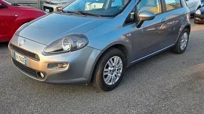 Usata Fiat Punto Lounge 77 CV (56 kW) 2012 Utilitaria