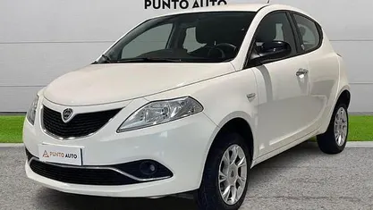Usata Lancia Ypsilon Gold 84 CV (61 kW) 2016 Utilitaria