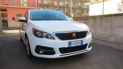 Bianco Usata 2018 Peugeot 308 Business-Line Tre volumi | 10.000 € (Ottimo prezzo)