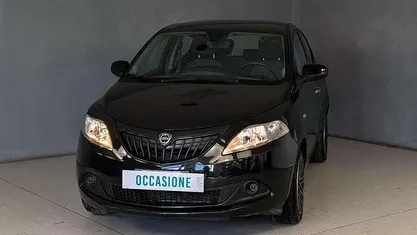 Usata Lancia Ypsilon Silver 70 CV (51 kW) 2023 Nero Utilitaria