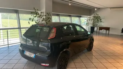 Usata Fiat Punto Young 77 CV (56 kW) 2015 Nero Utilitaria