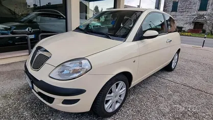 Usata Lancia Ypsilon 60 CV (44 kW) 2005 Beige Utilitaria
