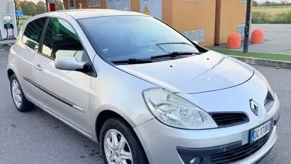 Usata Renault Clio II 75 CV (55 kW) 2011 Grigio Berlina