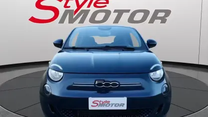 Usata Fiat 500e Action 42 kW (58 CV) 2022 Blu Utilitaria