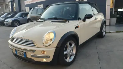 Usata Mini Cooper 116 CV (85 kW) 2003 Beige Utilitaria