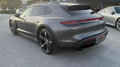 Usata Porsche Taycan Sport Turismo 319 kW (435 CV) 2022 Verde Berlina