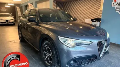 Begagnad Alfa Romeo Stelvio Business 190 HK (139 kW) 2022 Grå SUV