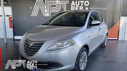 Usata Lancia Ypsilon Gold 69 CV (50 kW) 2012 Grigio Utilitaria
