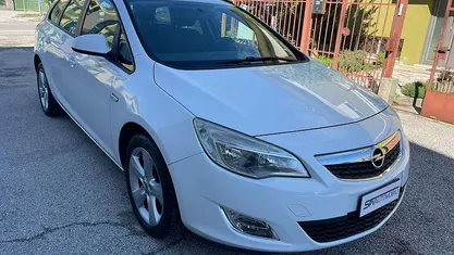 Usata Opel Astra Cosmo 140 CV (102 kW) 2013 Station wagon