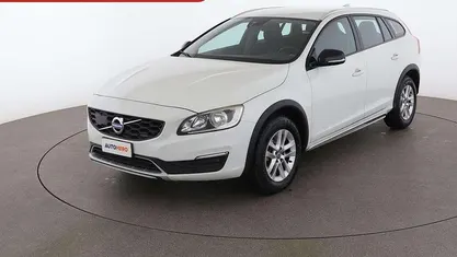 Bianco Usata 2017 Volvo V60 CC Kinetic Station wagon | 14.499 € (Buon prezzo)