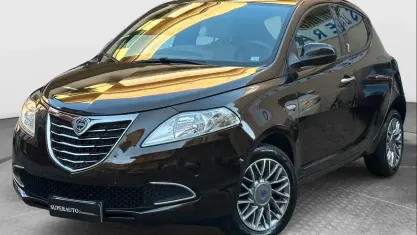 Usata Lancia Ypsilon 69 CV (50 kW) 2013 Marrone Utilitaria