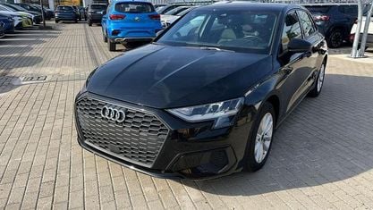Begagnad Audi A3 Business 110 HK (80 kW) 2023 Svart Sedan