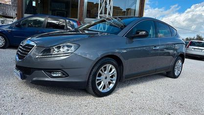 Usata Lancia Delta 120 CV (88 kW) 2011 Grigio Utilitaria