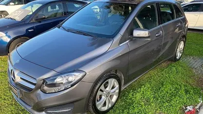 Gray Usata 2016 Mercedes B180 Premium Monovolume | 13.500 € (Buon prezzo)