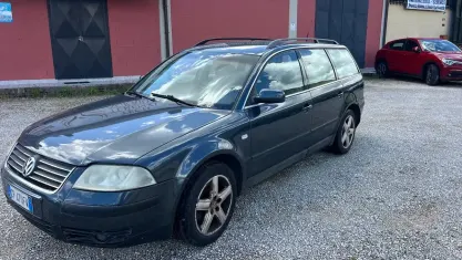 Usata VW Passat Comfortline 131 CV (96 kW) 2001 Blu Station wagon