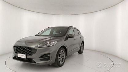 Usado Ford Kuga ST-Line 120 CV (88 kW) 2023 Gris SUV