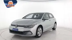 Usata 2022 VW Golf VIII Life Tre volumi | 22.500 € (Buon prezzo)