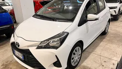 Usata Toyota Yaris Active 69 CV (50 kW) 2017 Bianco Utilitaria
